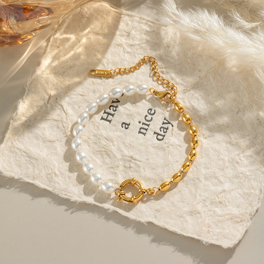 Retro-Armband mit ovalen Goldperlen
