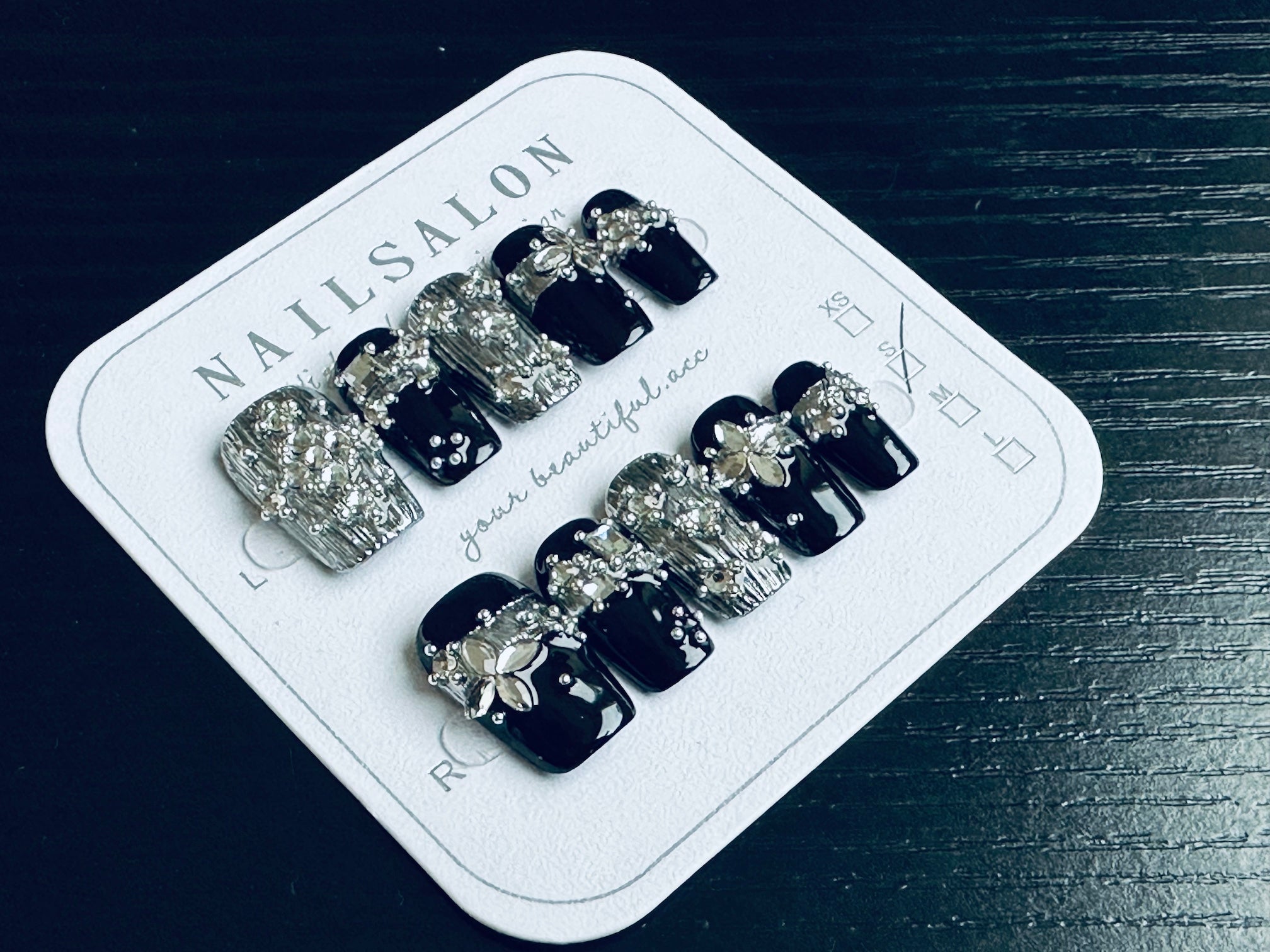 Press On Nails T076 – Schwarz-Weiss 3D – Ansicht 4