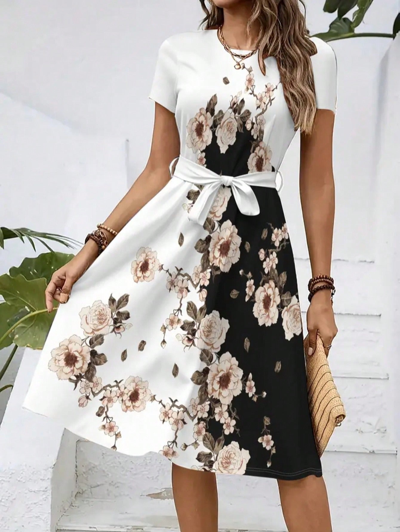 Sommerkleid «Fleur Noir» · Blumen-Print, Midi mit Bindegürtel