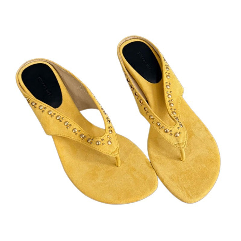 Keile-Zehensteg-Sandalen aus Wildleder