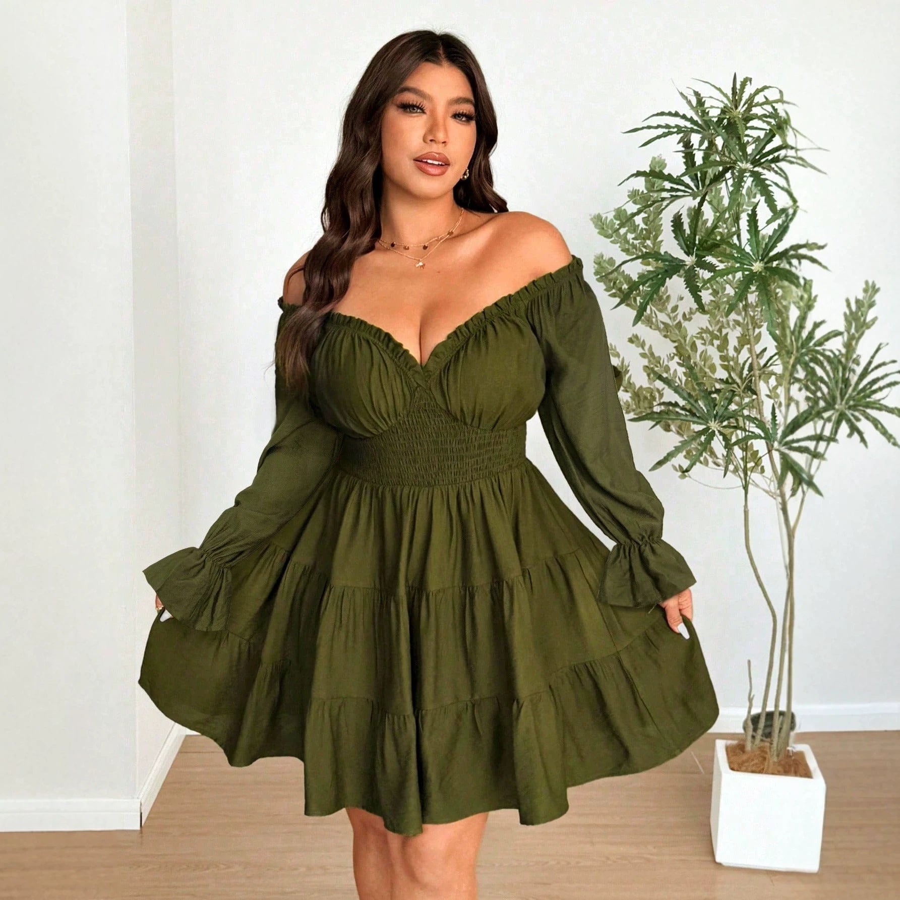 Kurzes V-Ausschnitt-Kleid
