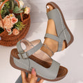 Keilabsatz-Sandalen mit Schnalle