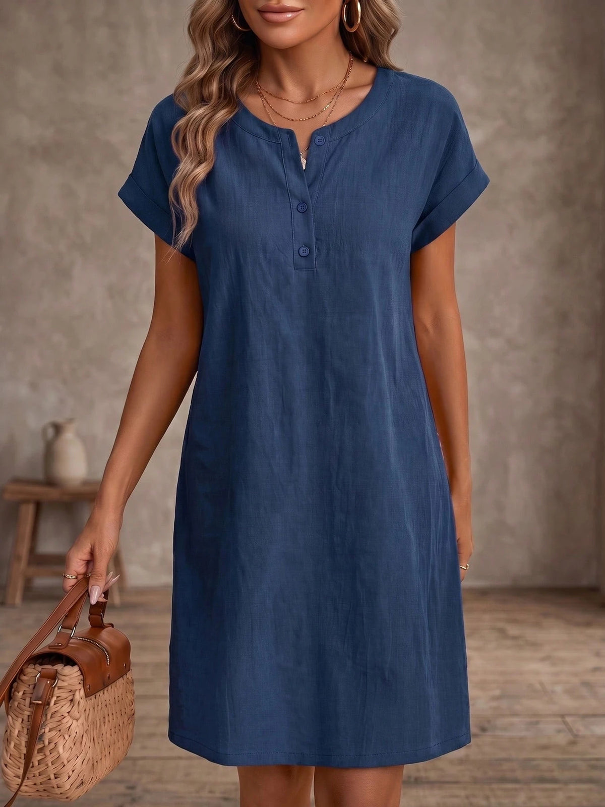 Loose Fit Midi-Kleid mit Rundhals und Knöpfen | LuxeStyle