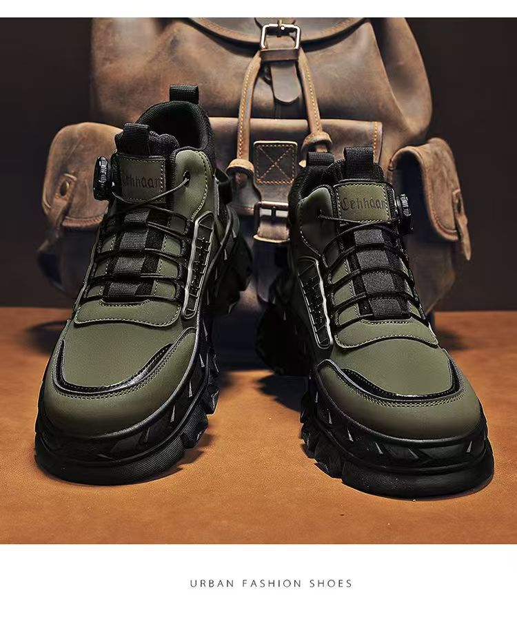 Sportliche Outdoor Boots mit leichter Erhöhung