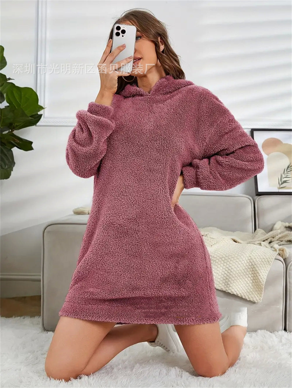 Kapuzenlangarmkleid