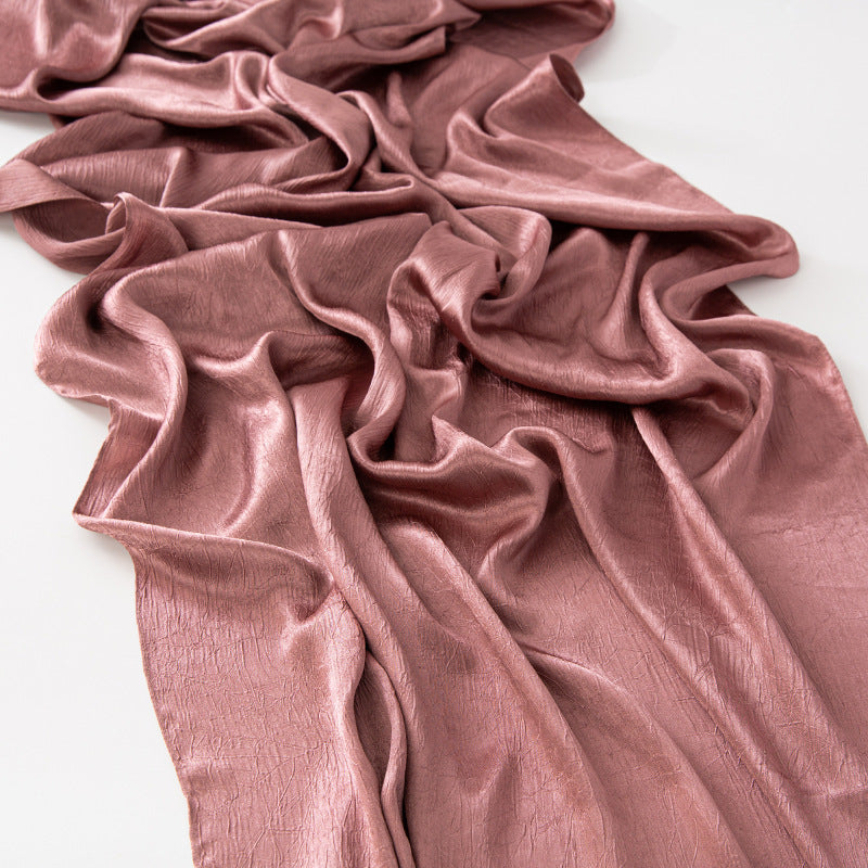 Crinkled Satin Schal – Seidig Glatt