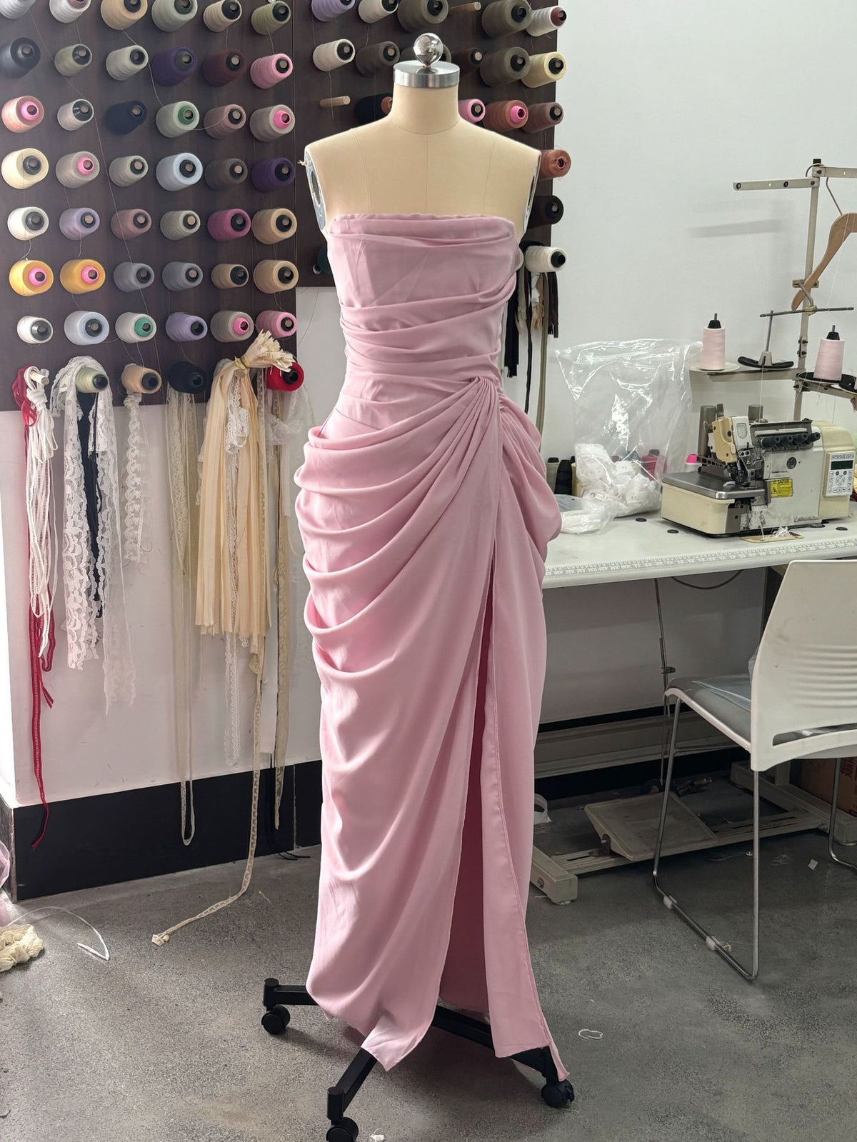 Asymmetrischer Plisseerock mit Schlitz – Bild 5 | LuxeStyle