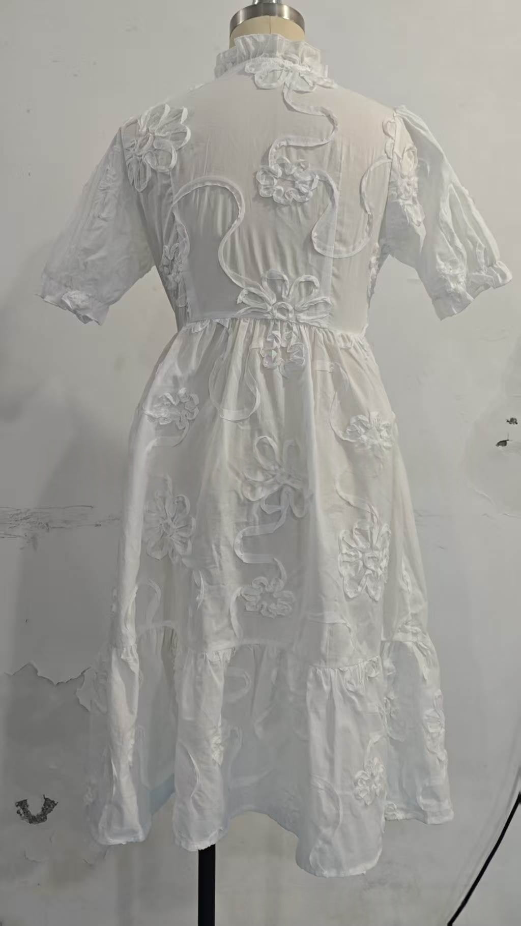 Elegantes Jacquard-Kleid mit V-Ausschnitt – Bild 7 | LuxeStyle