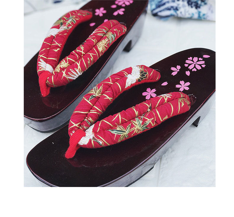 Japanische Holzsandalen mit Stoffoberteil – Bild 9 | LuxeStyle