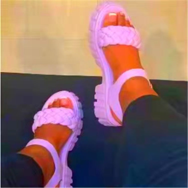 Sandalen mit Riemen und Schnalle – Bild 2 | LuxeStyle