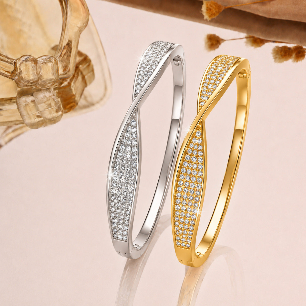 Gedrehtes Armband mit Zirkonia