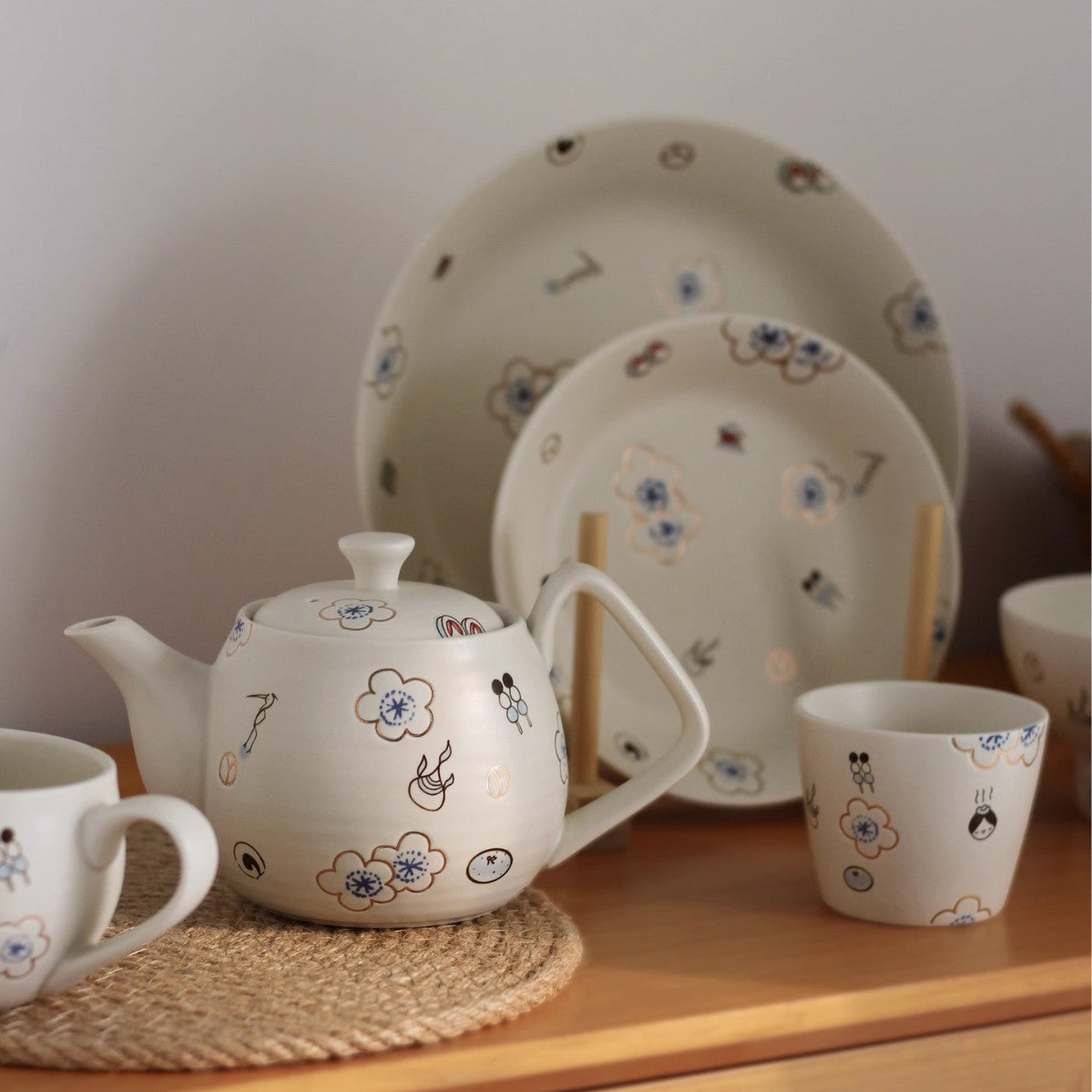 Japanisches Keramik-Geschirr- und Teeset – Bild 8 | LuxeStyle