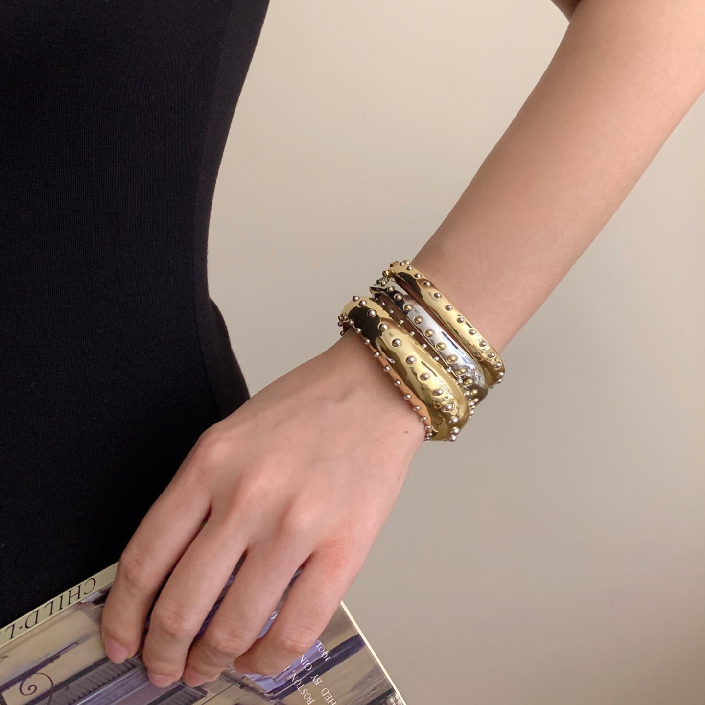 Vintage Dreifach-Armreif mit Nieten