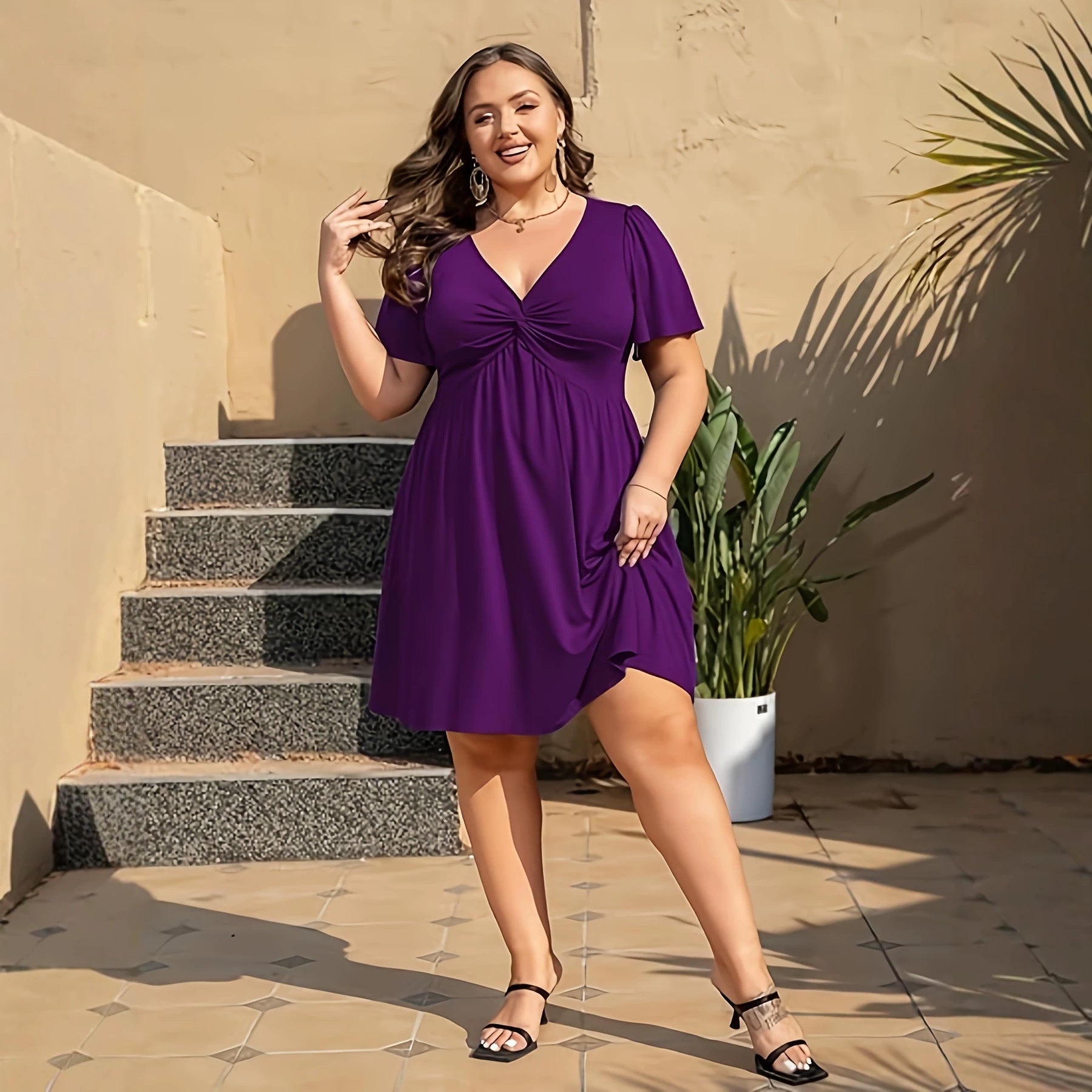 Resort-Kleid mit V-Ausschnitt