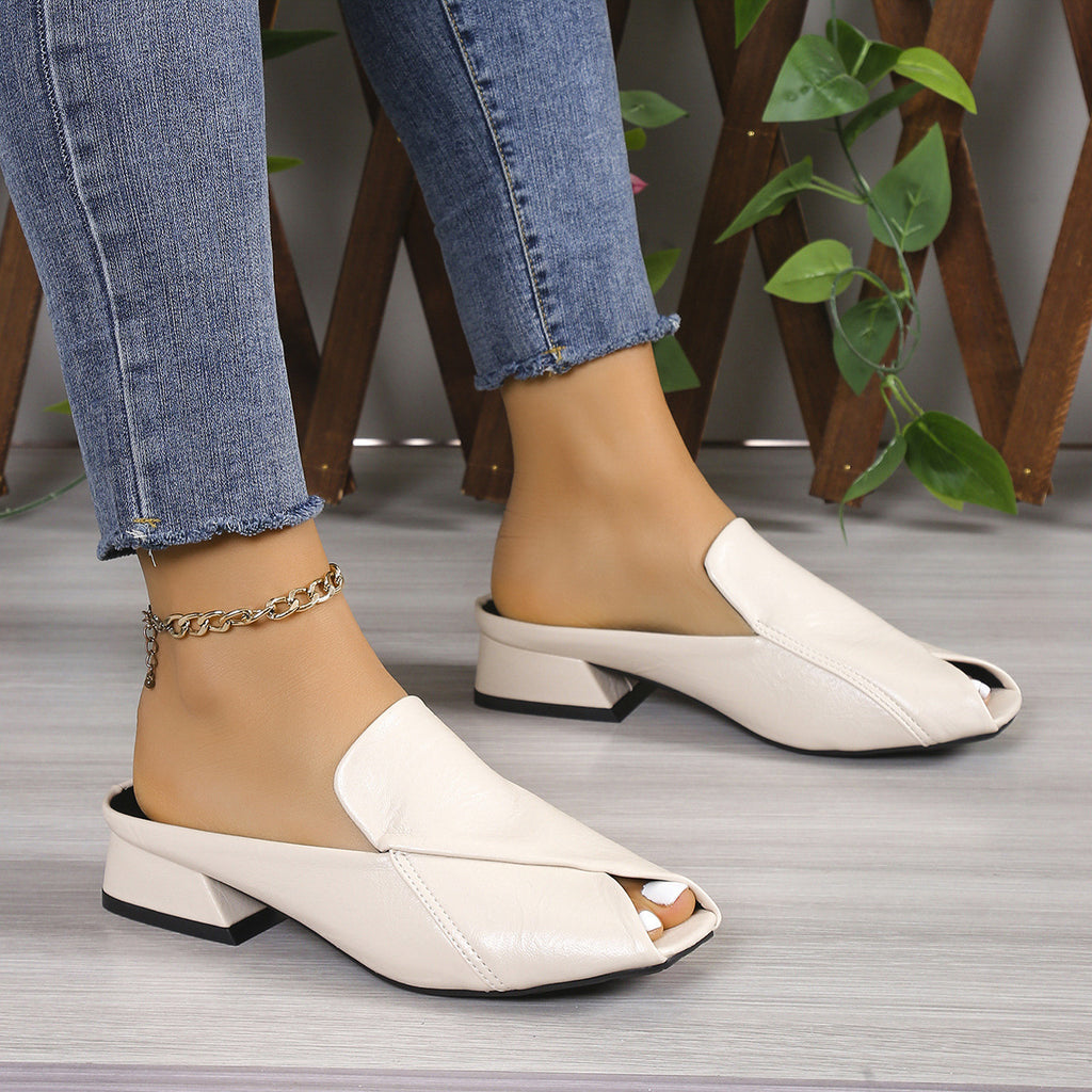 Sandalen mit eckiger Kappe und Absatz