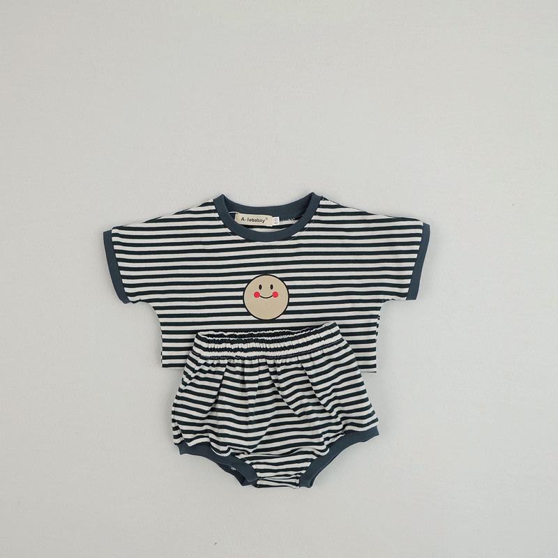 Gestreiftes T-Shirt und Shorts für Babys – Bild 3 | LuxeStyle