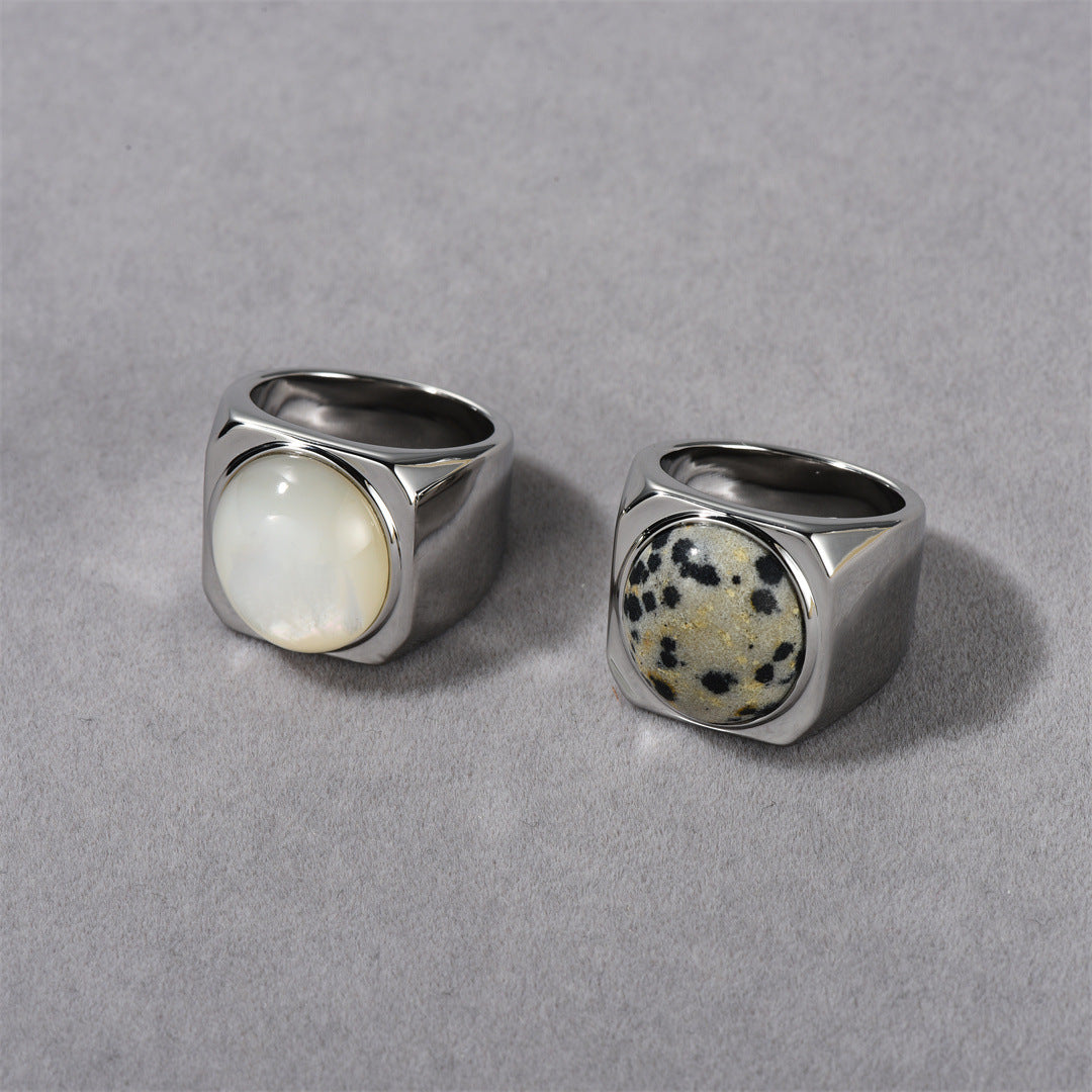 Ovaler Ring mit Marmorstein und Perlmutt