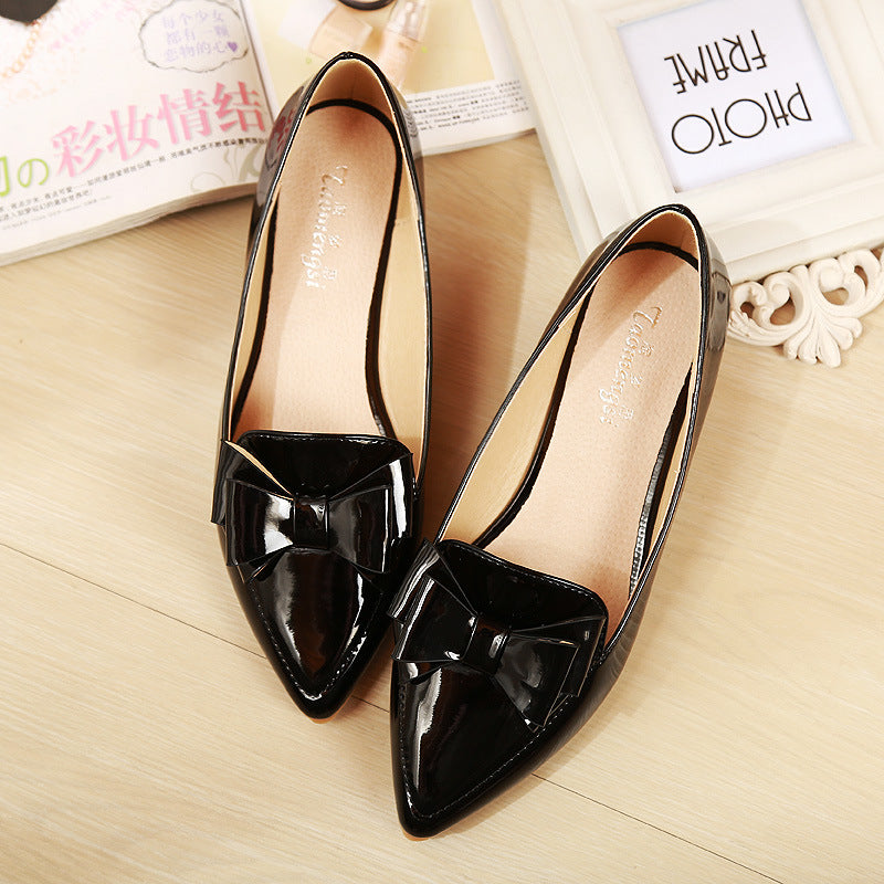 Punktierte Schuhe mit Schleife, flache Sohle | LuxeStyle