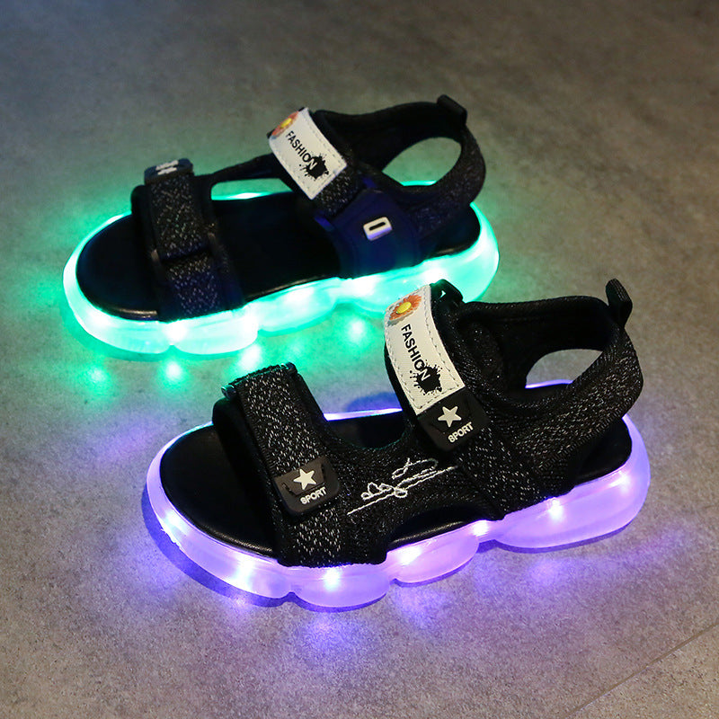 Leuchtende Kindersandalen mit Sternenmuster – Bild 2 | LuxeStyle