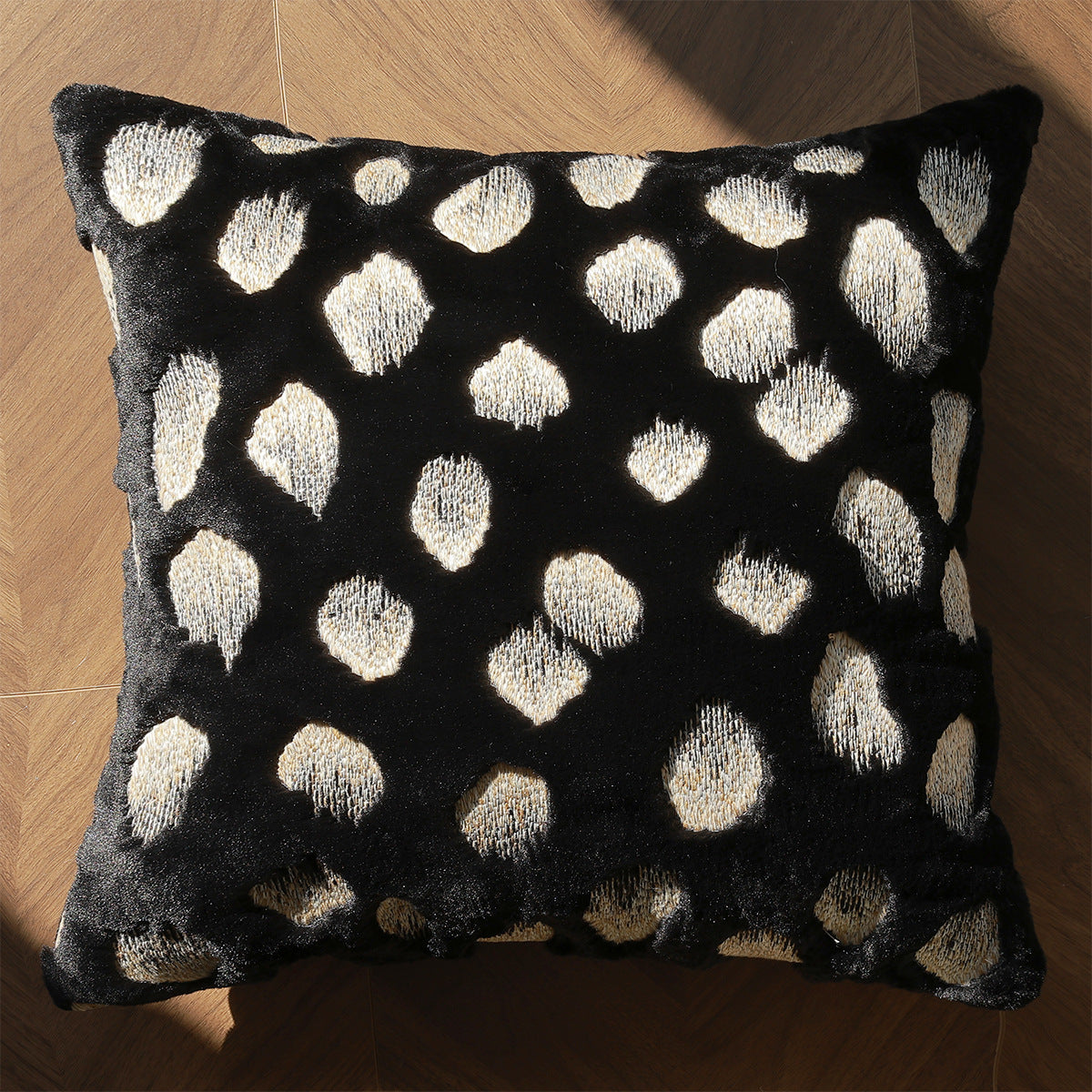 Elegant Embroidered Kissenbezug