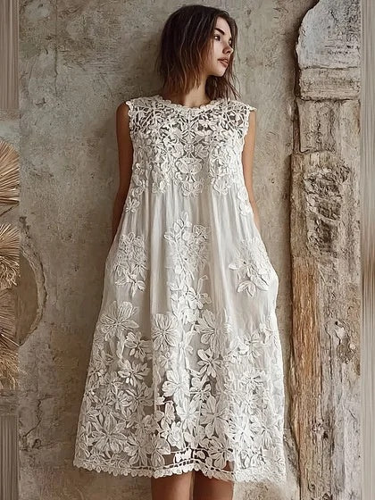 Ärmelloses langes Kleid mit Stickereien – Bild 2 | LuxeStyle