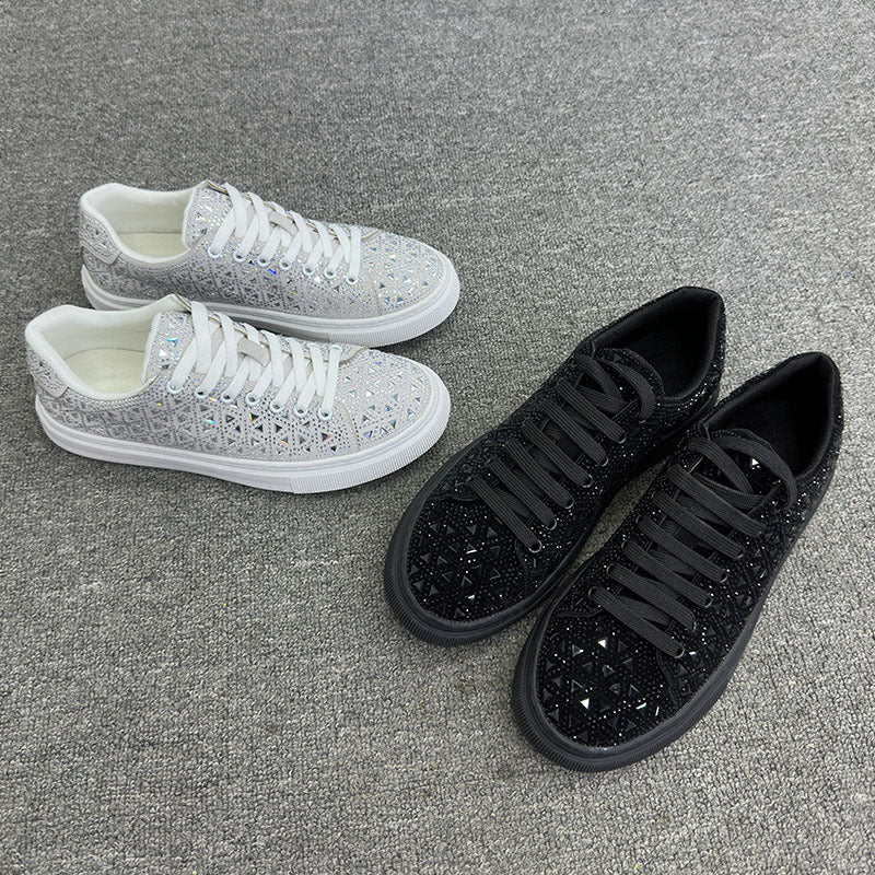 Sneaker mit Glitzersteinen – Bild 5 | LuxeStyle
