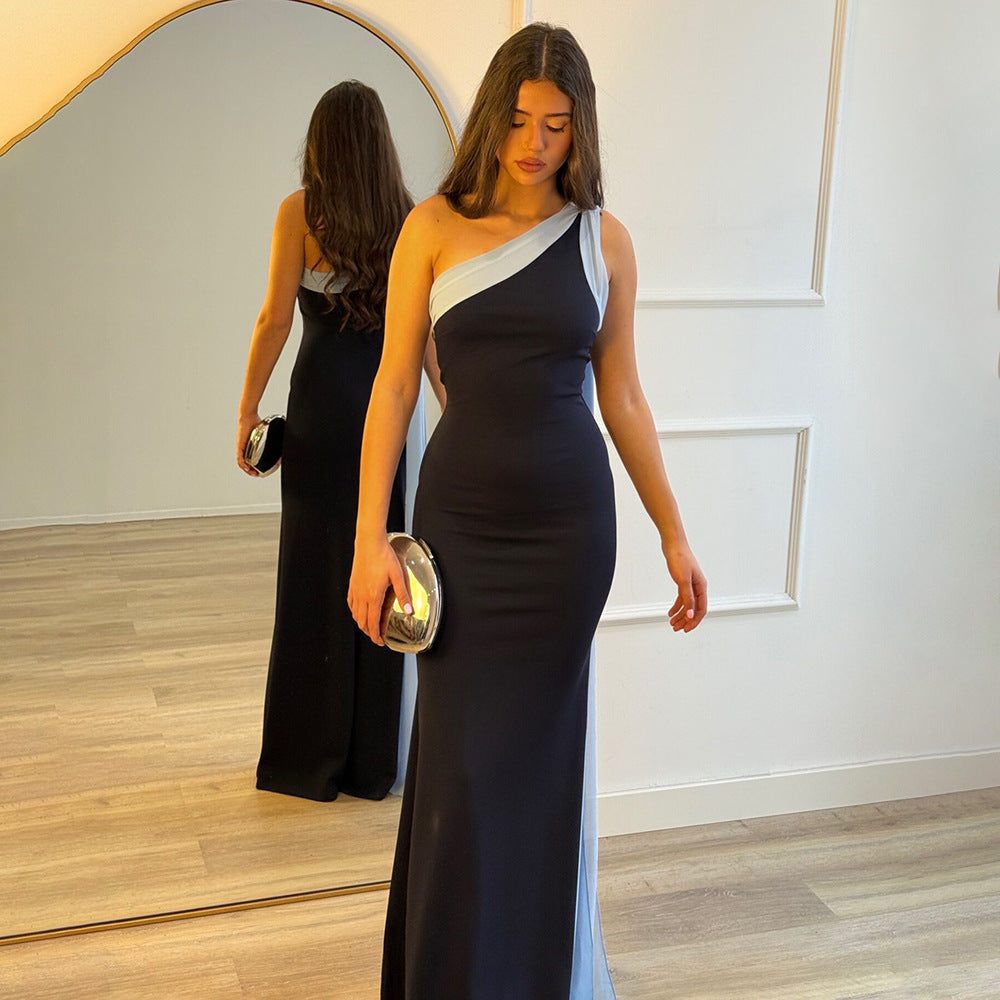 Elegantes Abendkleid mit Schulter slits