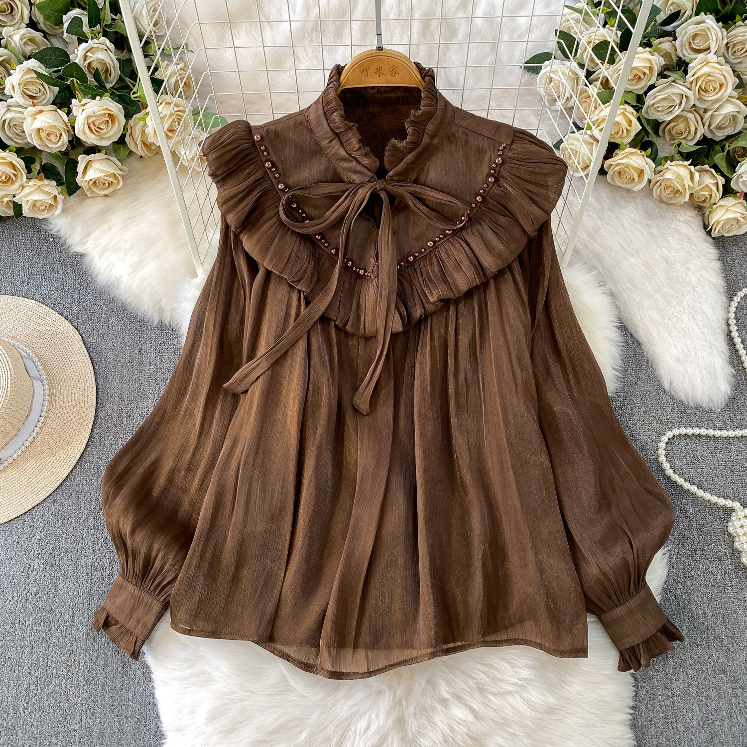 Klassische Bluse mit Spitzenbesatz