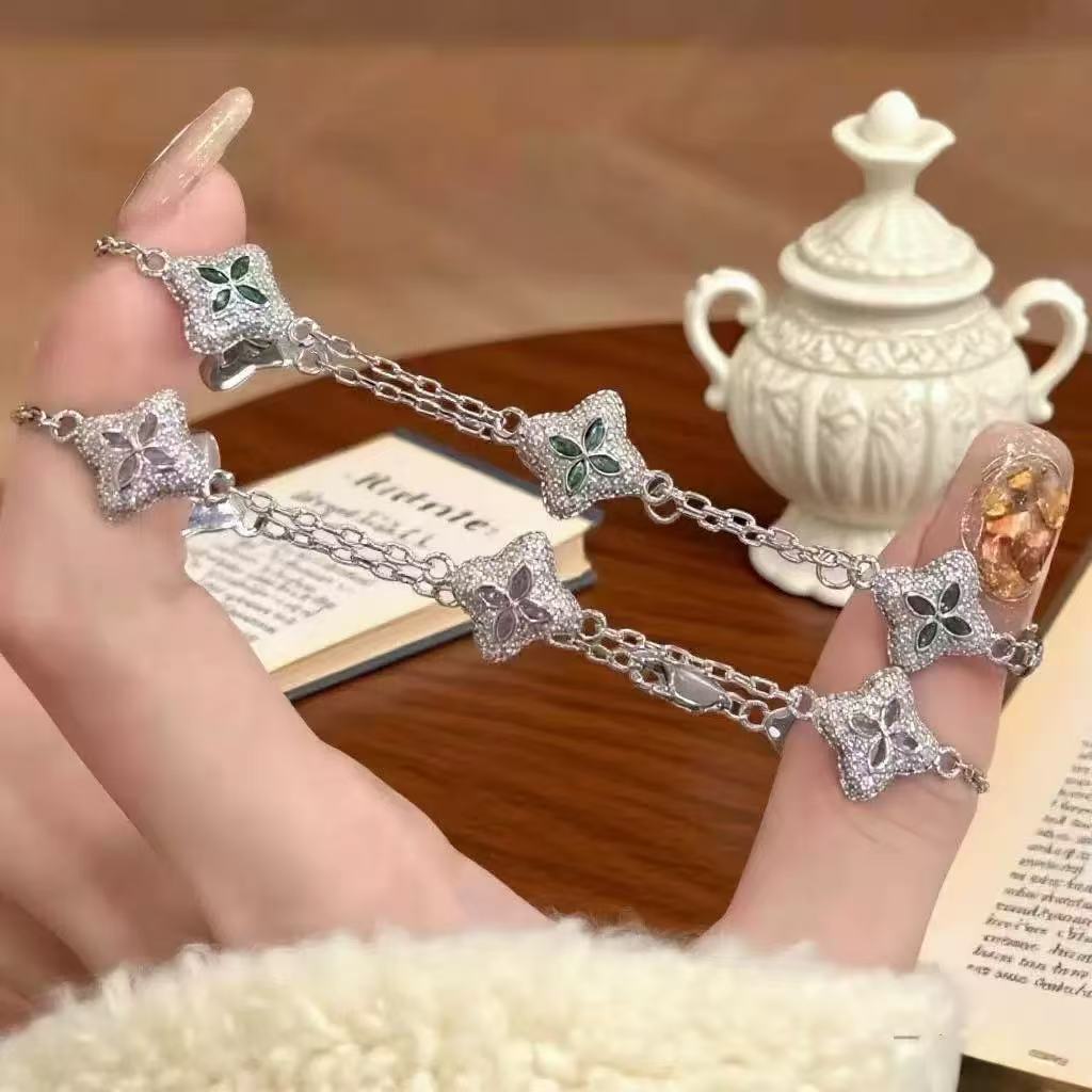 Armband mit Vierblättrigem Kleeblatt | LuxeStyle