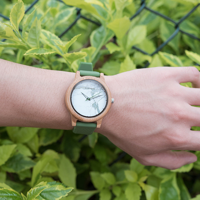 Holz-Armbanduhr minimalistisch