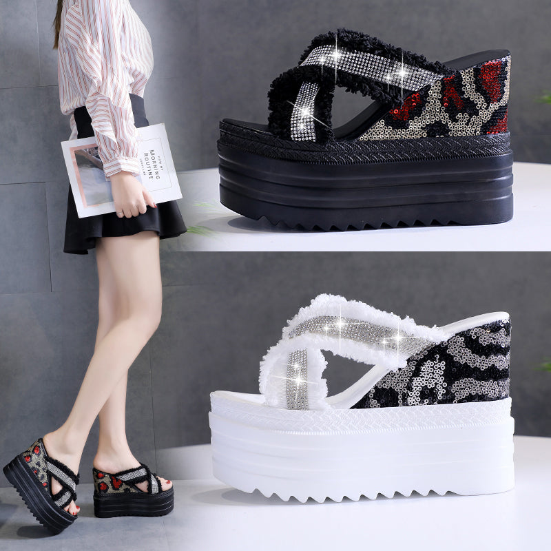 Keilsandalen mit Strass und Plateau – Bild 4 | LuxeStyle
