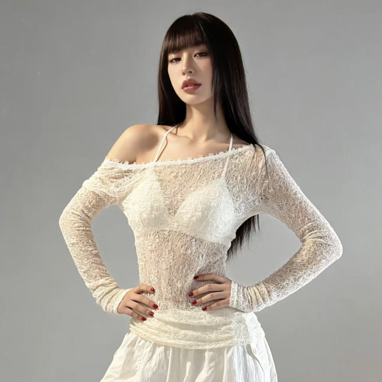 One-Shoulder Spitzen-Top mit Cut-Out