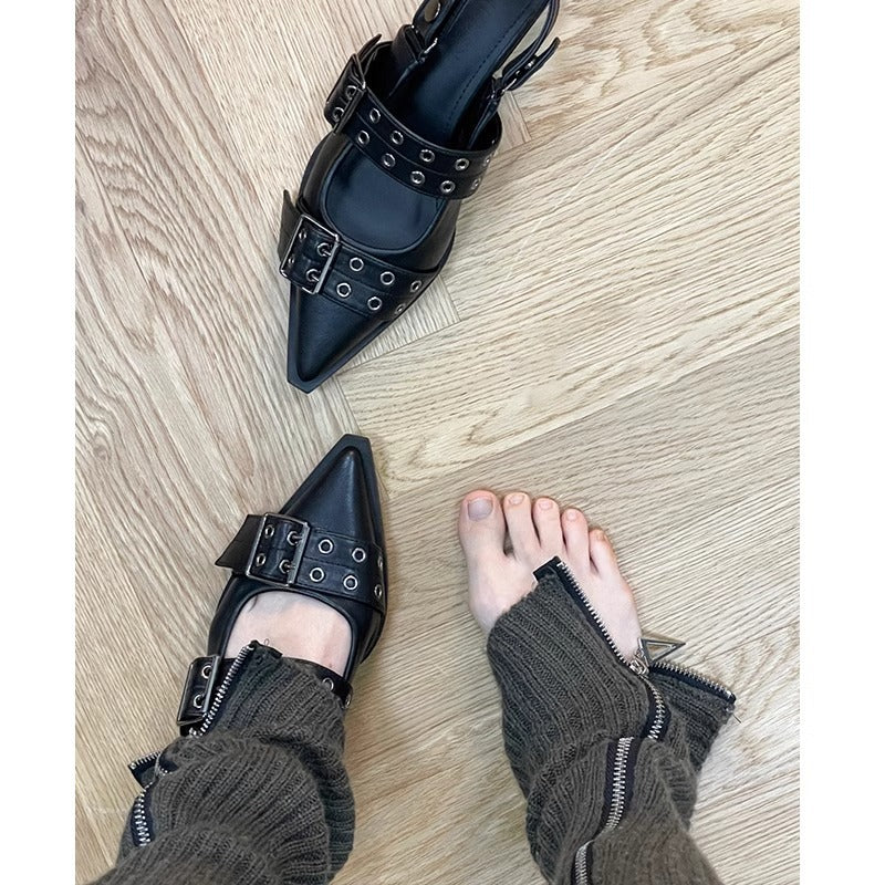 Mary Jane Pumps mit spitzer Kappe