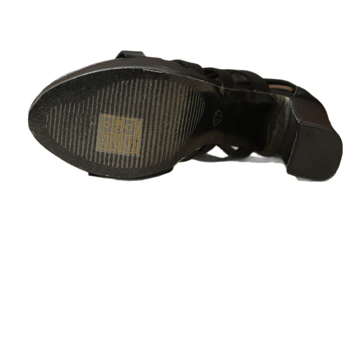 Hohe Pumps mit Lackschuh – Bild 1 | LuxeStyle