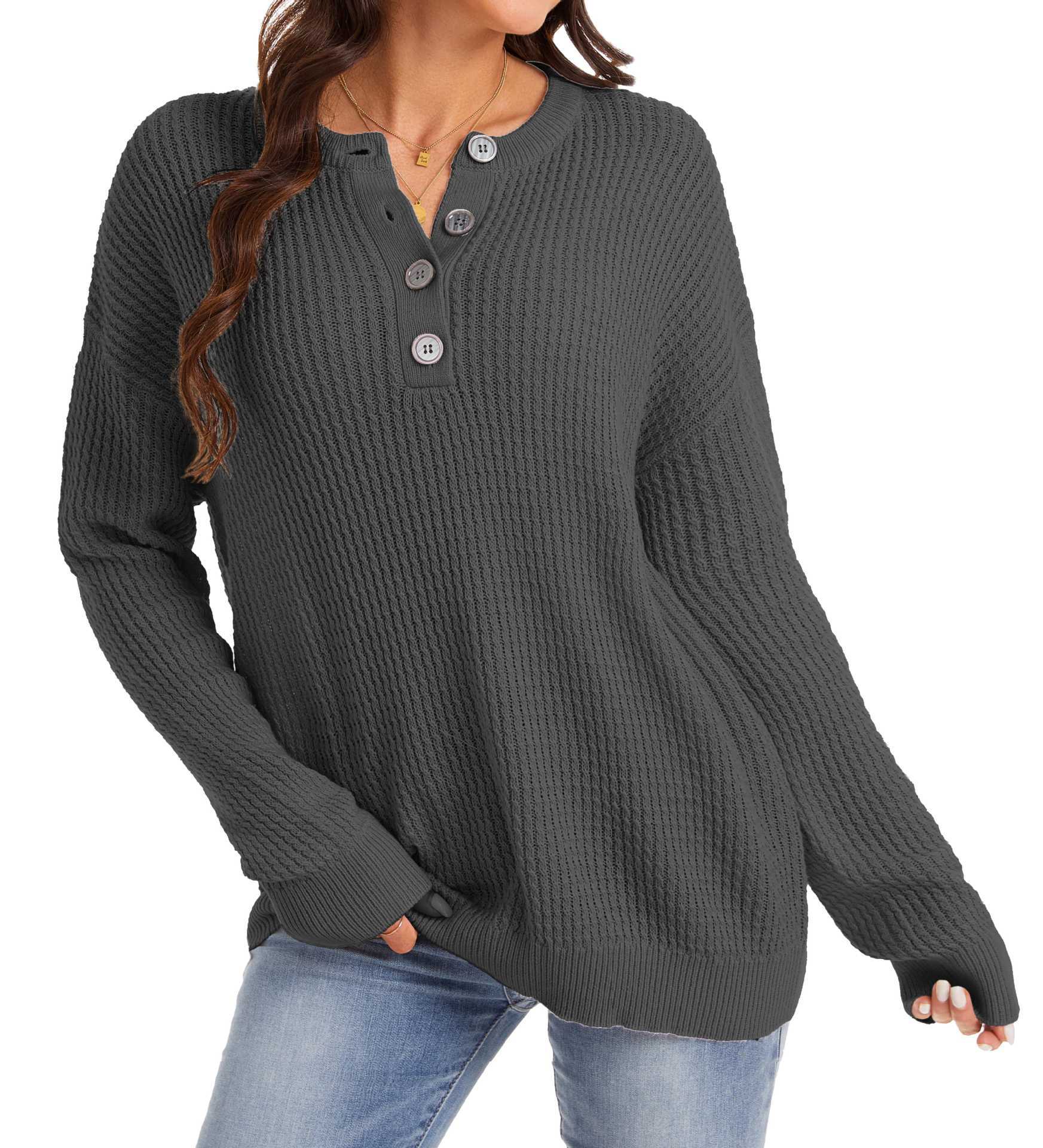 Lockerer Pullover mit Rundhals und Knöpfen