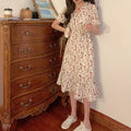 Geblümtes Chiffonkleid mit Taillenschnürung