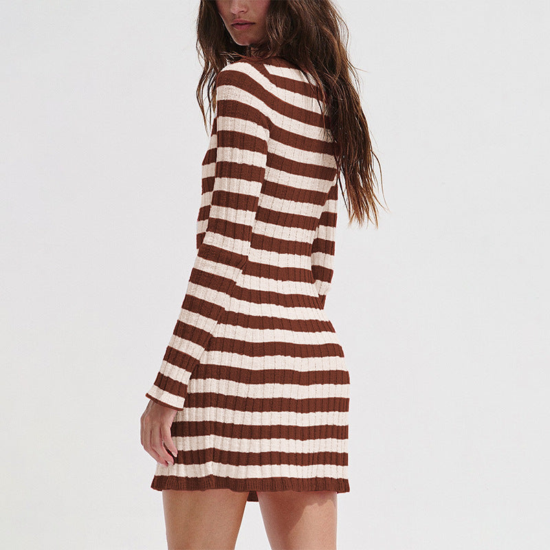Rundhals-Strickkleid mit Streifenmuster