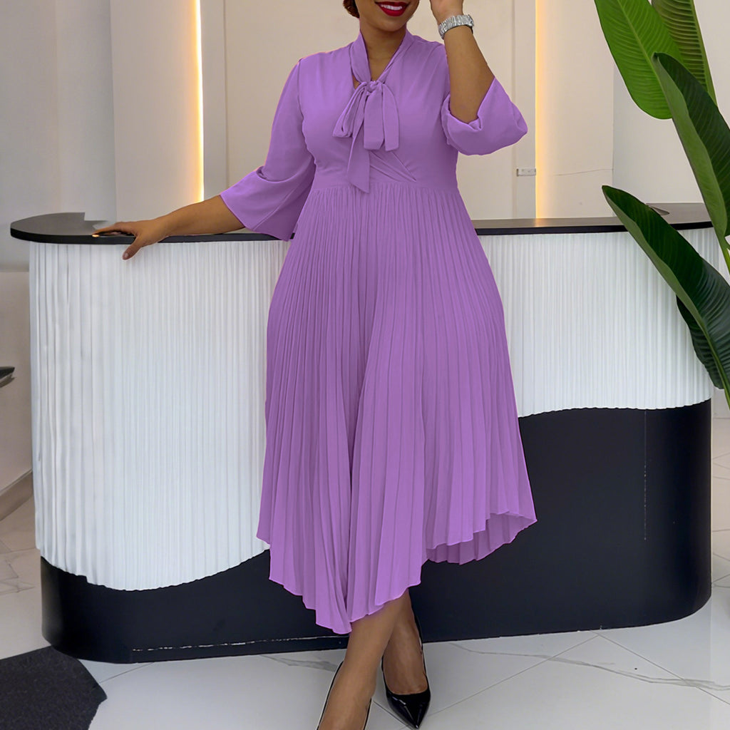 Elegantes asymmetrisches Plisseekleid mit Schnürung