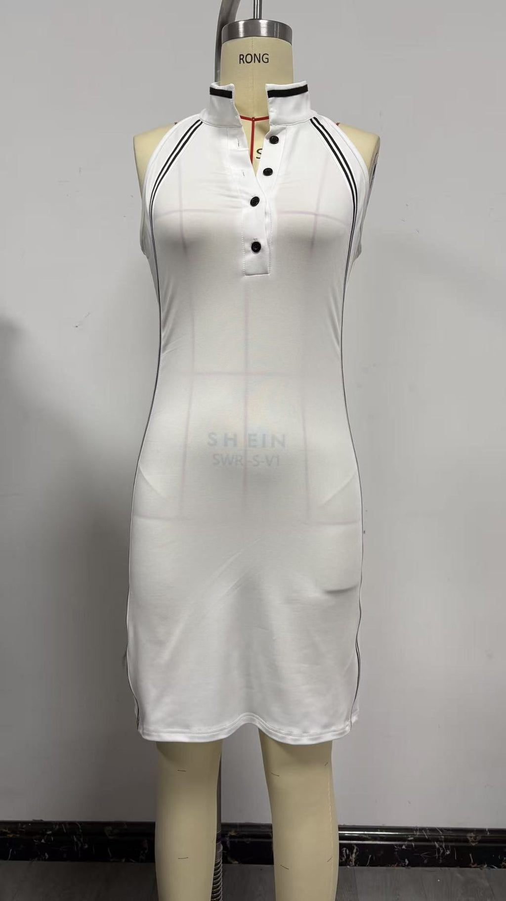 Gestreiftes Mini-Kleid mit hohem Taillenschnitt – Bild 13 | LuxeStyle