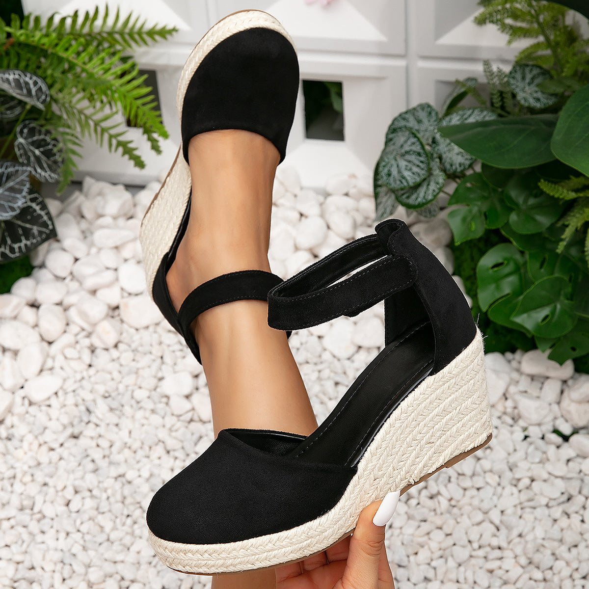 Keilabsatz-Sandalen mit geflochtener Sohle – Bild 3 | LuxeStyle