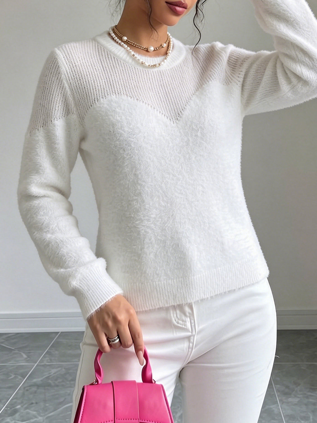 Weisser Pullover