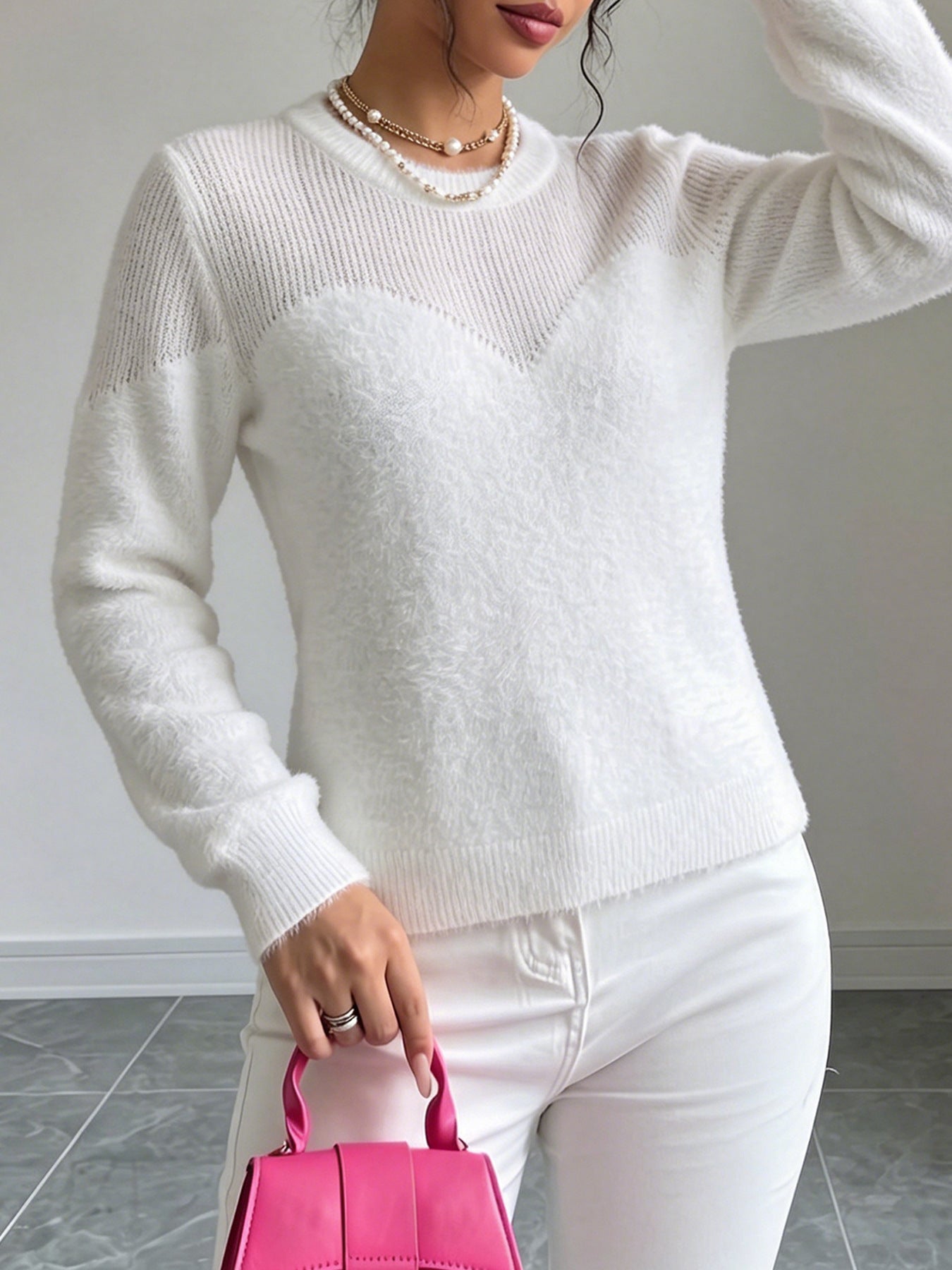 Weisser Pullover