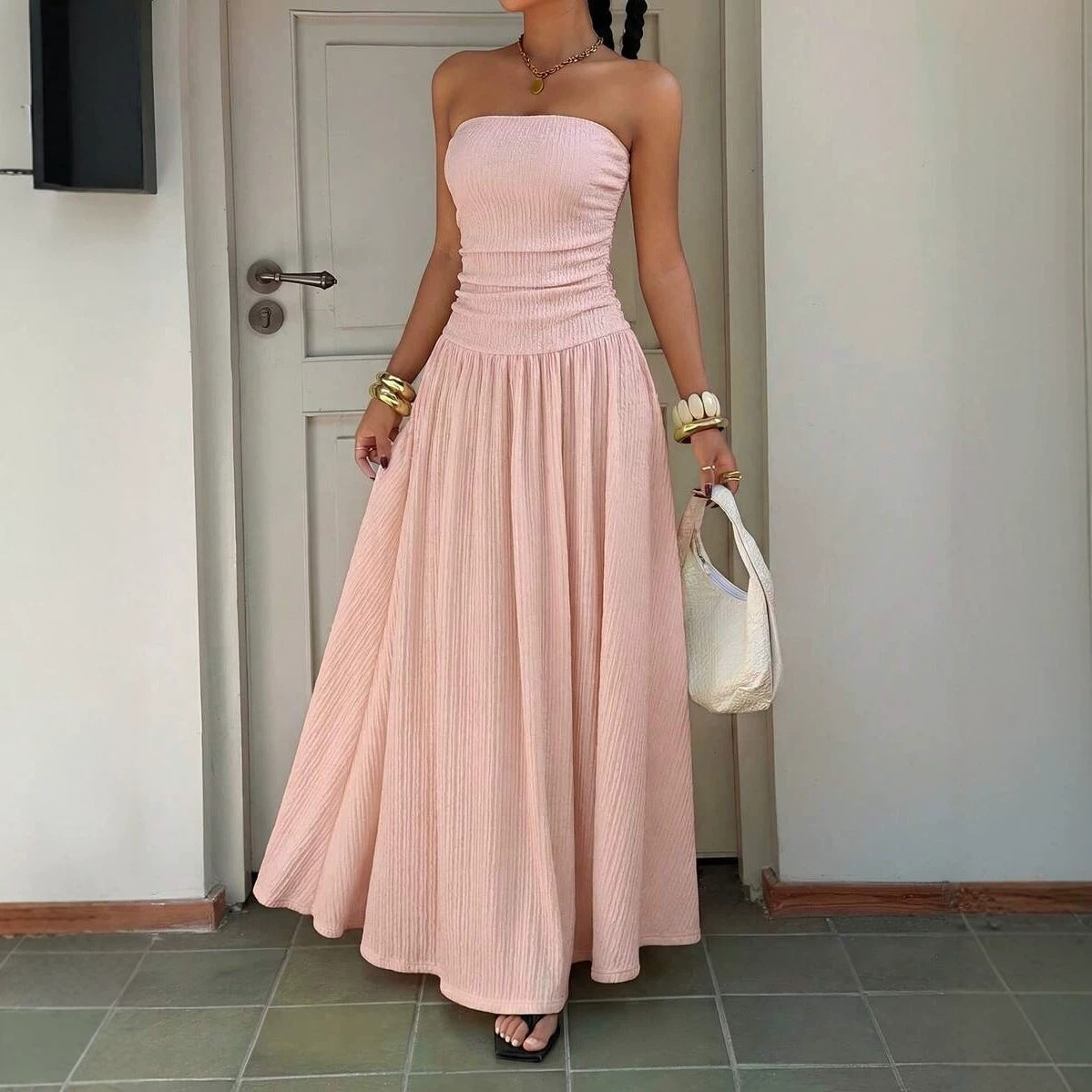Elegantes trägerloses A-Linien-Kleid