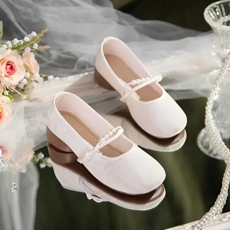 Vintage Mary Jane – Perlen-Satin-Schuhe