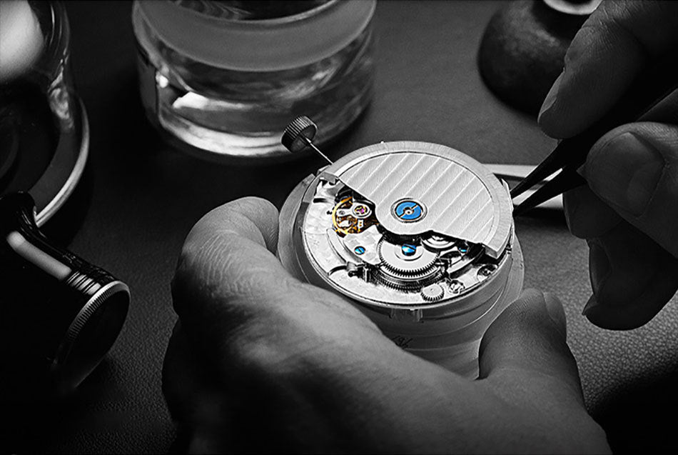 Mechanische Skelettuhr mit Lederarmband – Bild 1 | LuxeStyle