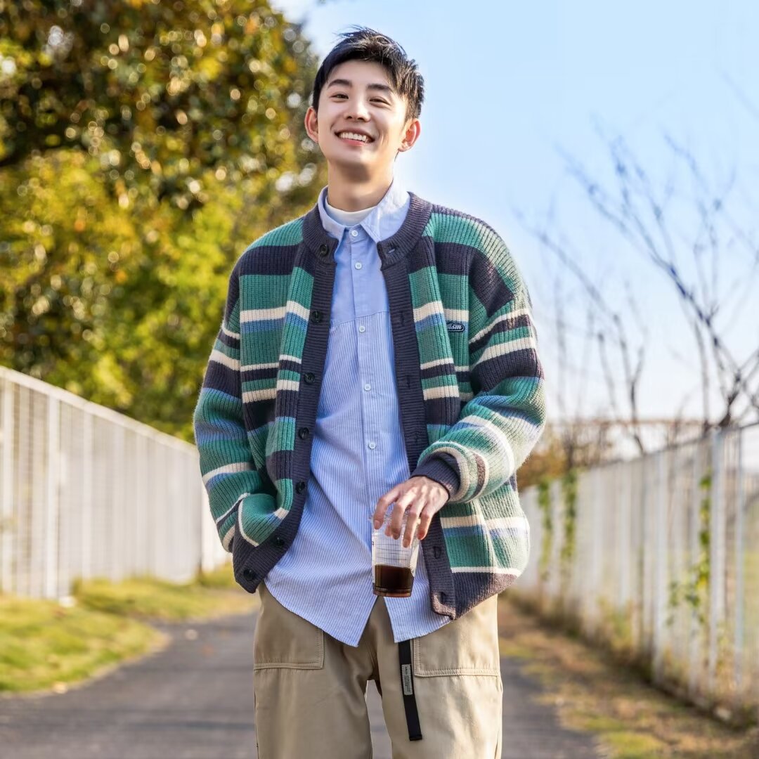 Gestreifte Color-Block Sport-Strickjacke für Herren | LuxeStyle