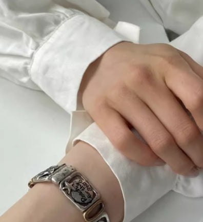 Retro-Armbanduhr mit Lederband