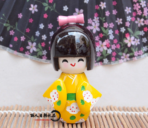 Kimono-Püppchen aus Birkenholz