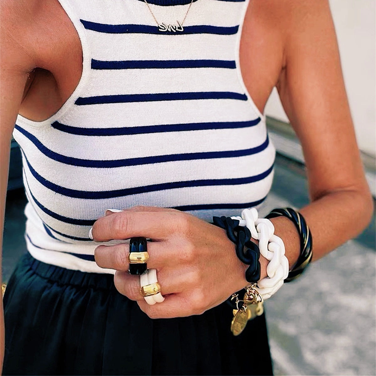 Breiter Statement-Ring mit Wellenmuster – Bild 2 | LuxeStyle