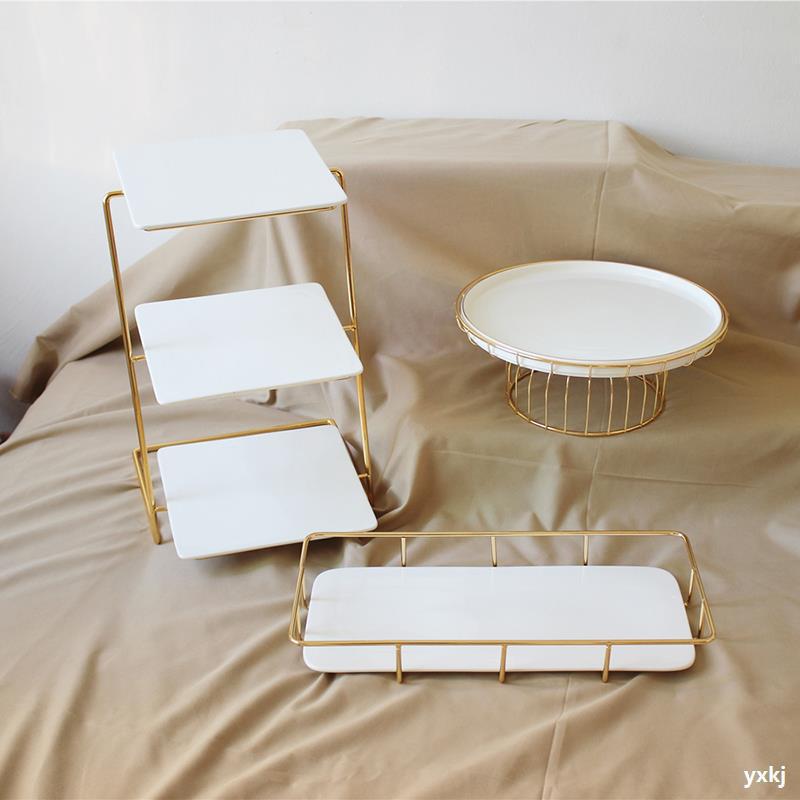 Dreiteilige Kuchenpräsentation – Bild 4 | LuxeStyle
